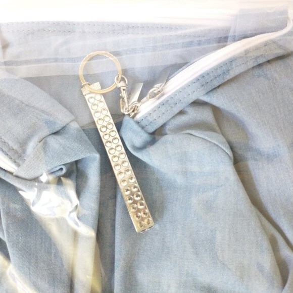 Carrie Underwood Denim & Rhinestones Tour Merch Box Set NWT Lanyard Pin Bag Tag - Picture 4 of 7